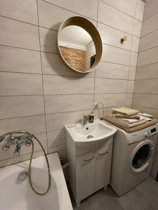 Sunny Apartment In Silesia 첼라드즈 외부 사진