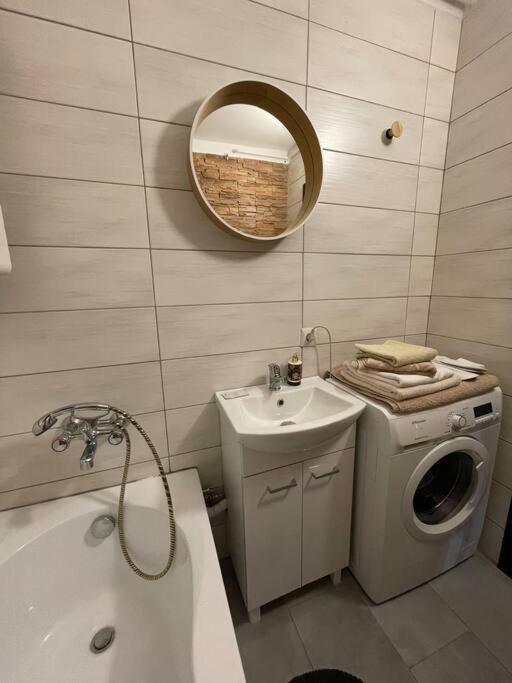 Sunny Apartment In Silesia 첼라드즈 외부 사진